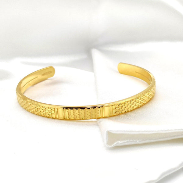 Women's keffiyeh cuff, traditional gold-plated 18K design, adjustable size, cultural fashion accessory.